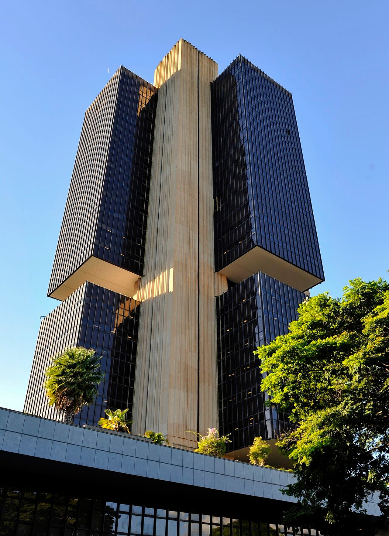 Brazil’s Central Bank Deadline Triggers Crypto Market Squeeze, Forcing Small Exchanges Out