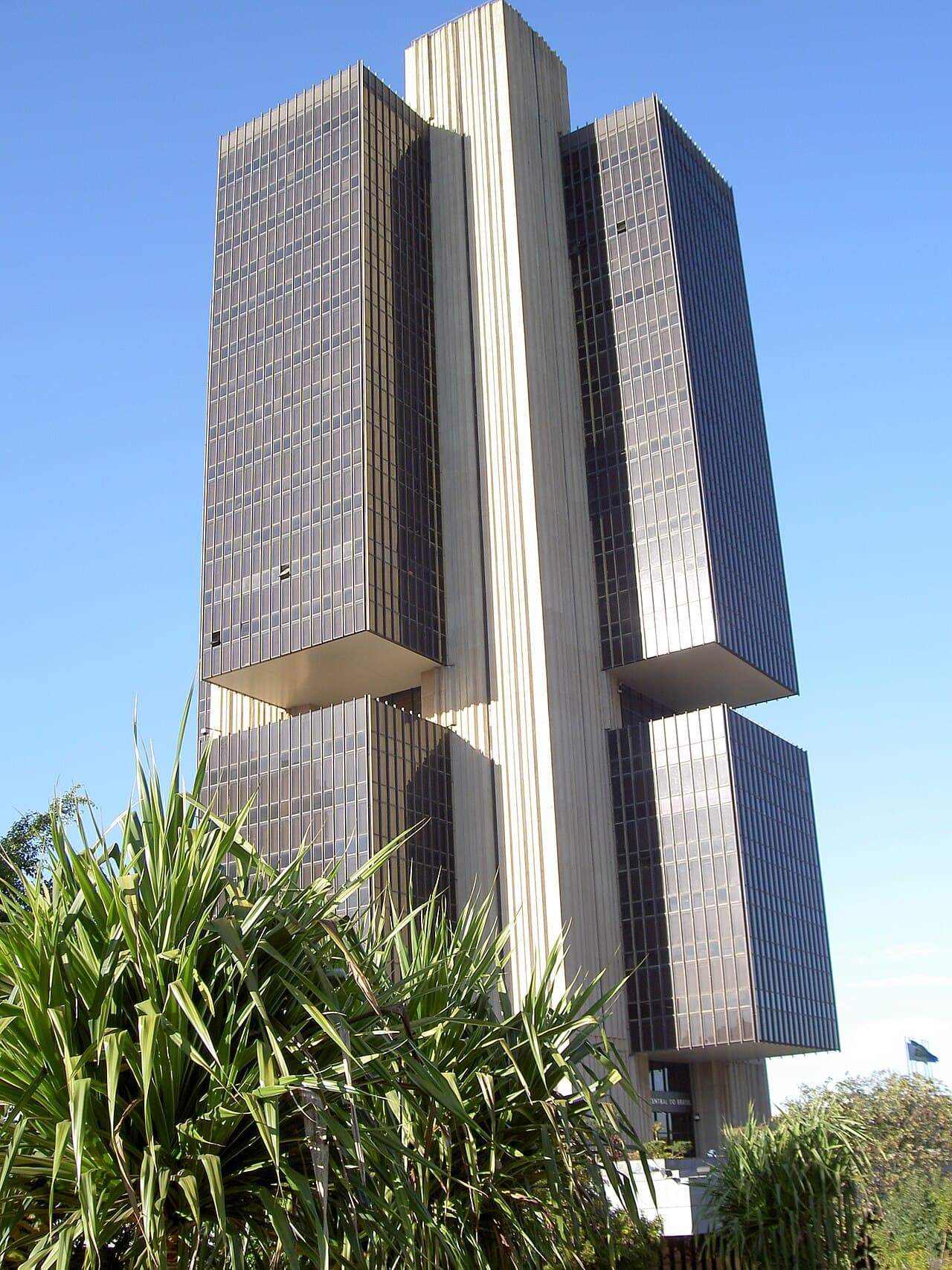 Brazil Focus Survey Raises End-2026 Selic Forecast to 14%