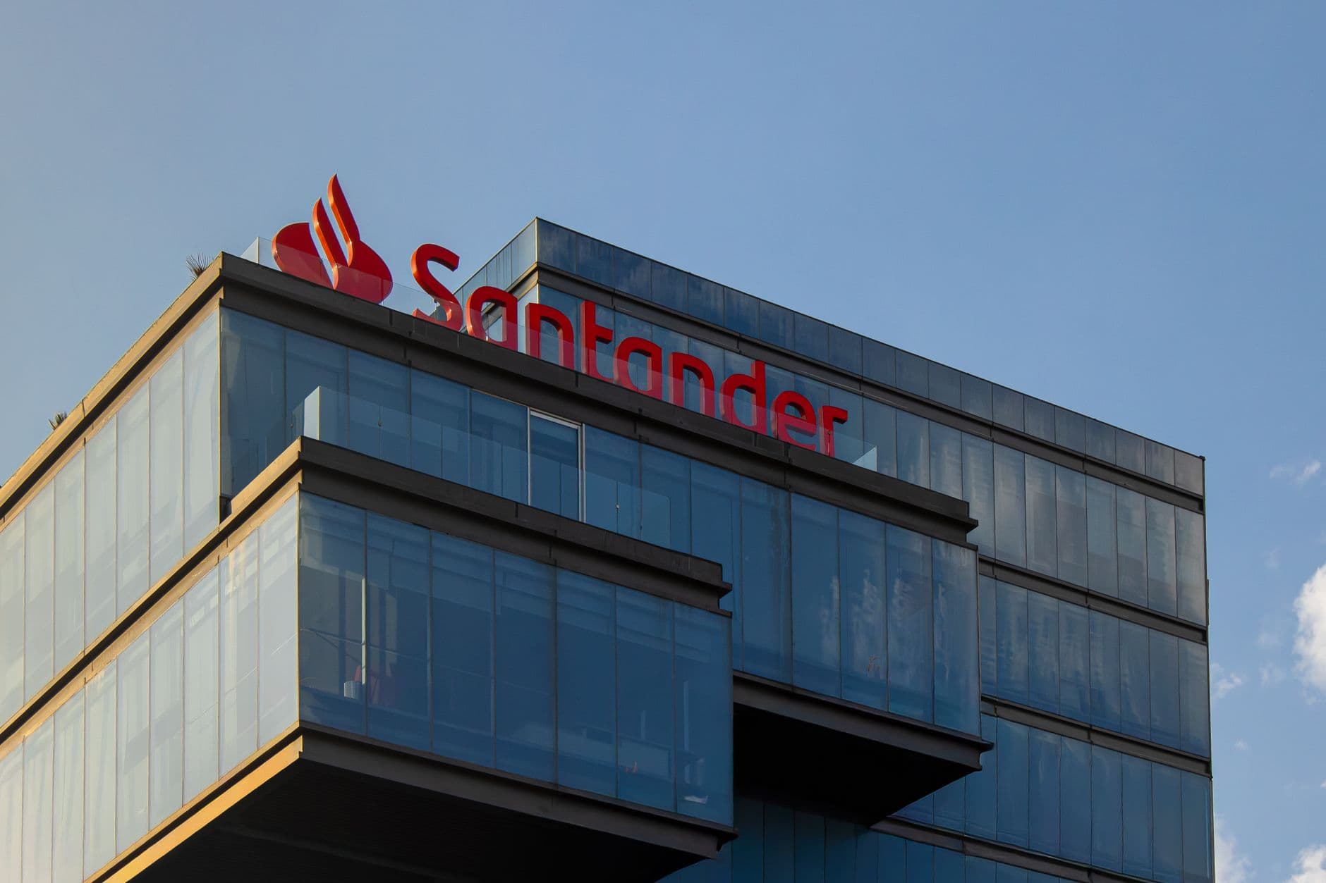Santander Exchange Offer Forces Brazilian Shareholders to Choose Global Exposure