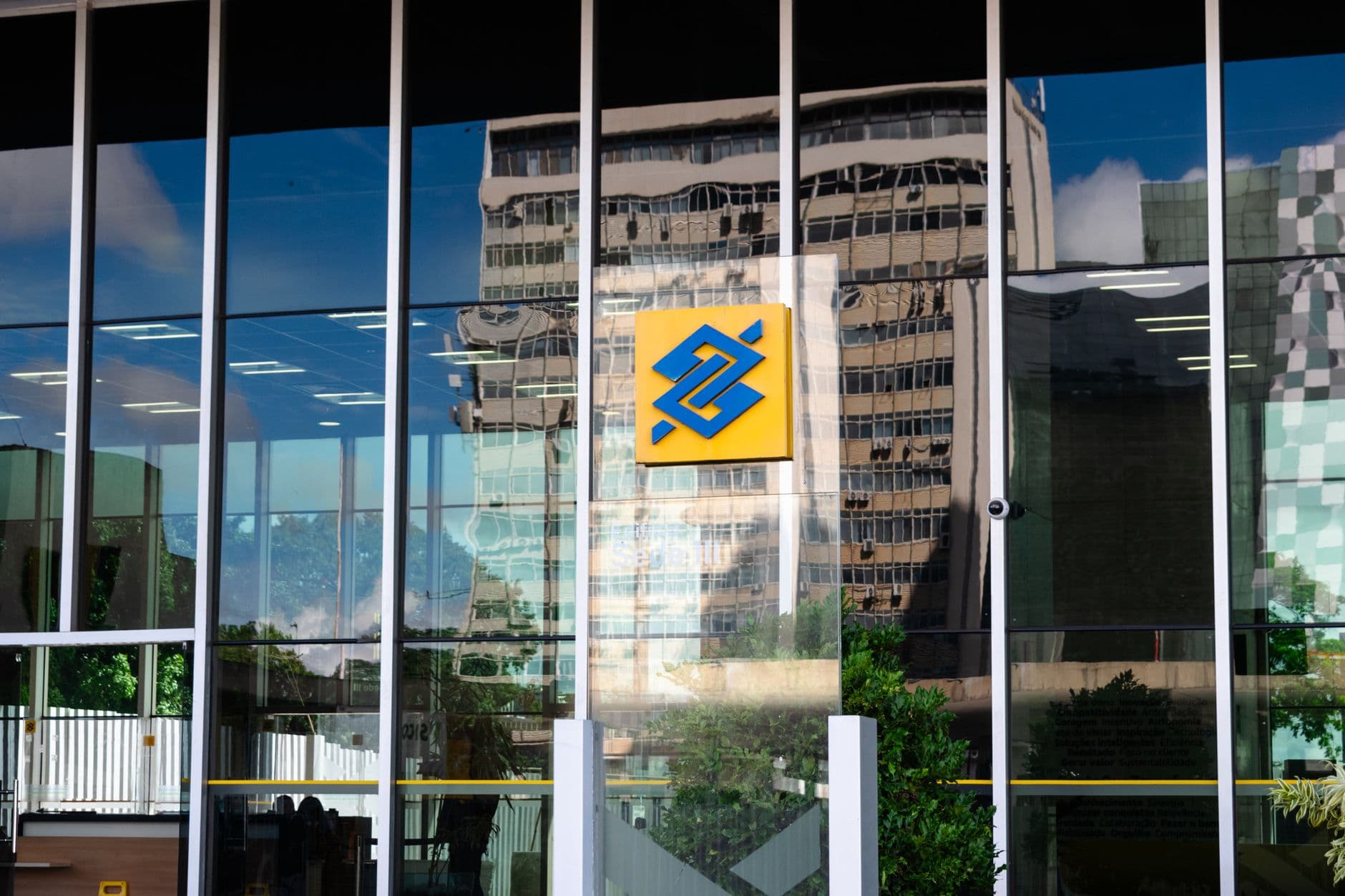 State-Controlled Banco do Brasil Partners With iFood to Finance Gig Workers’ Motorcycles