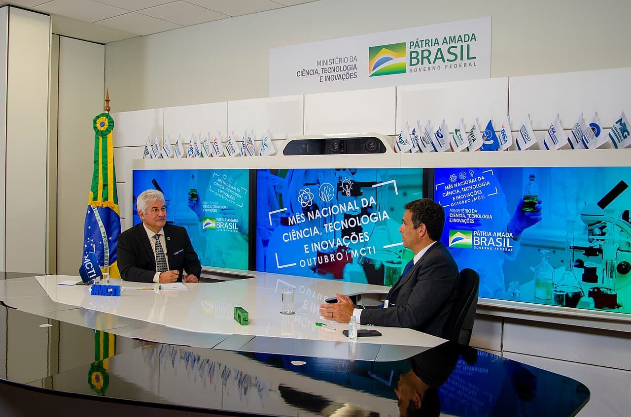 Former Central Bank Chiefs Back Brazil Financial Autonomy Bill