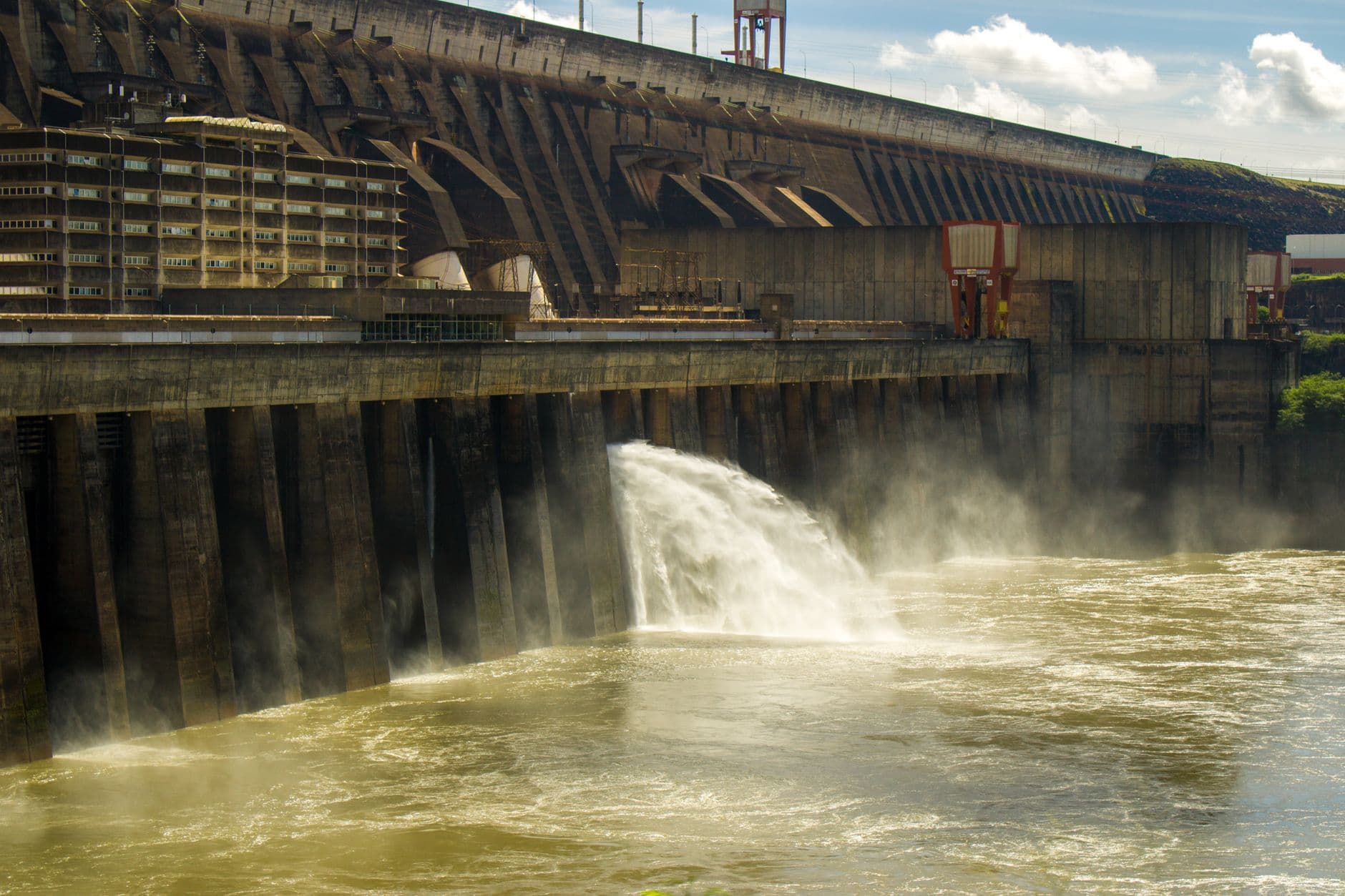 US Backs Massive AI Data Center Powered by Itaipu Dam—But in Paraguay