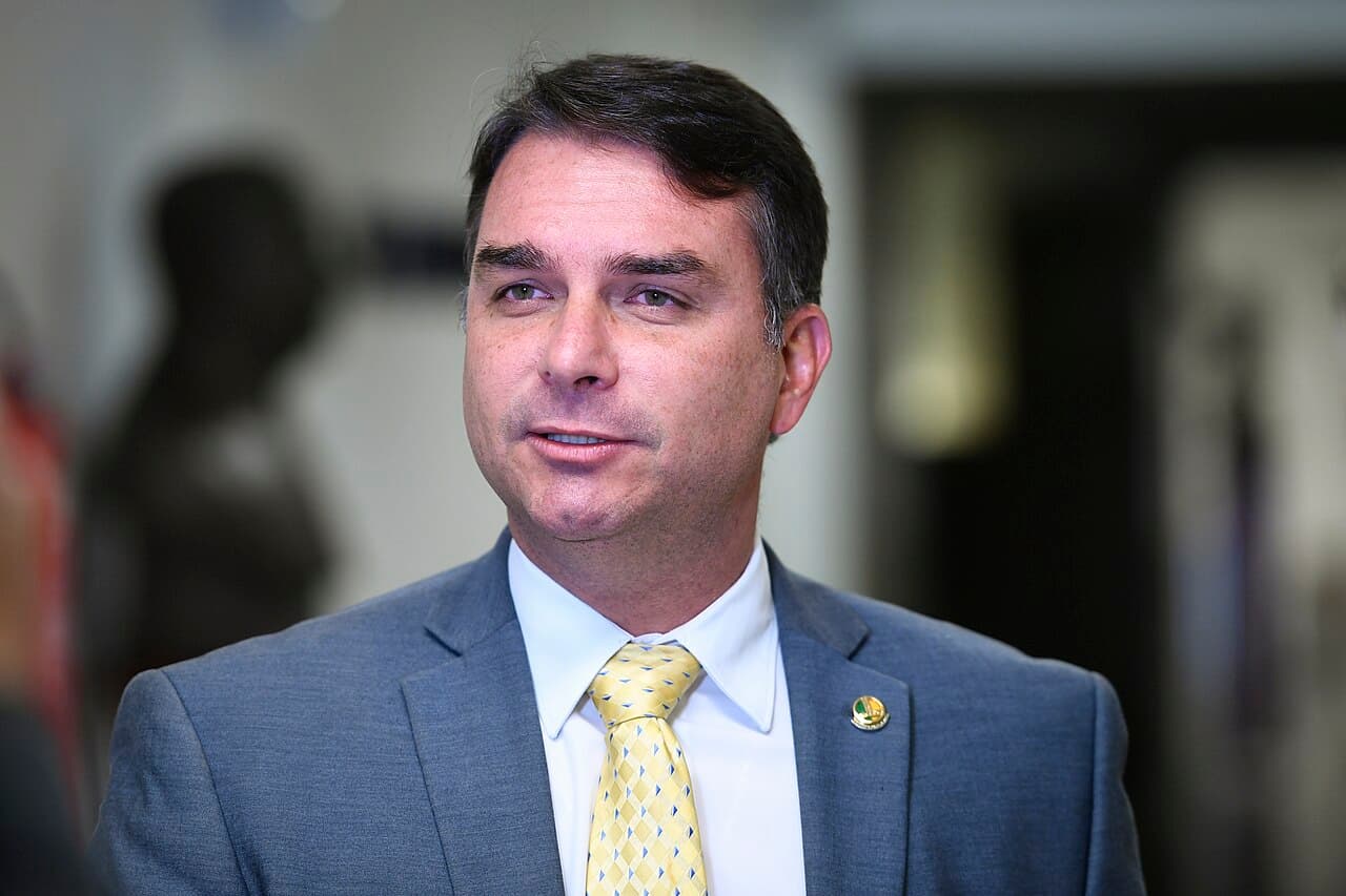 Bolsonaro Challenger Flávio Bolsonaro Under Investigation in Major Brazil Bank Scandal