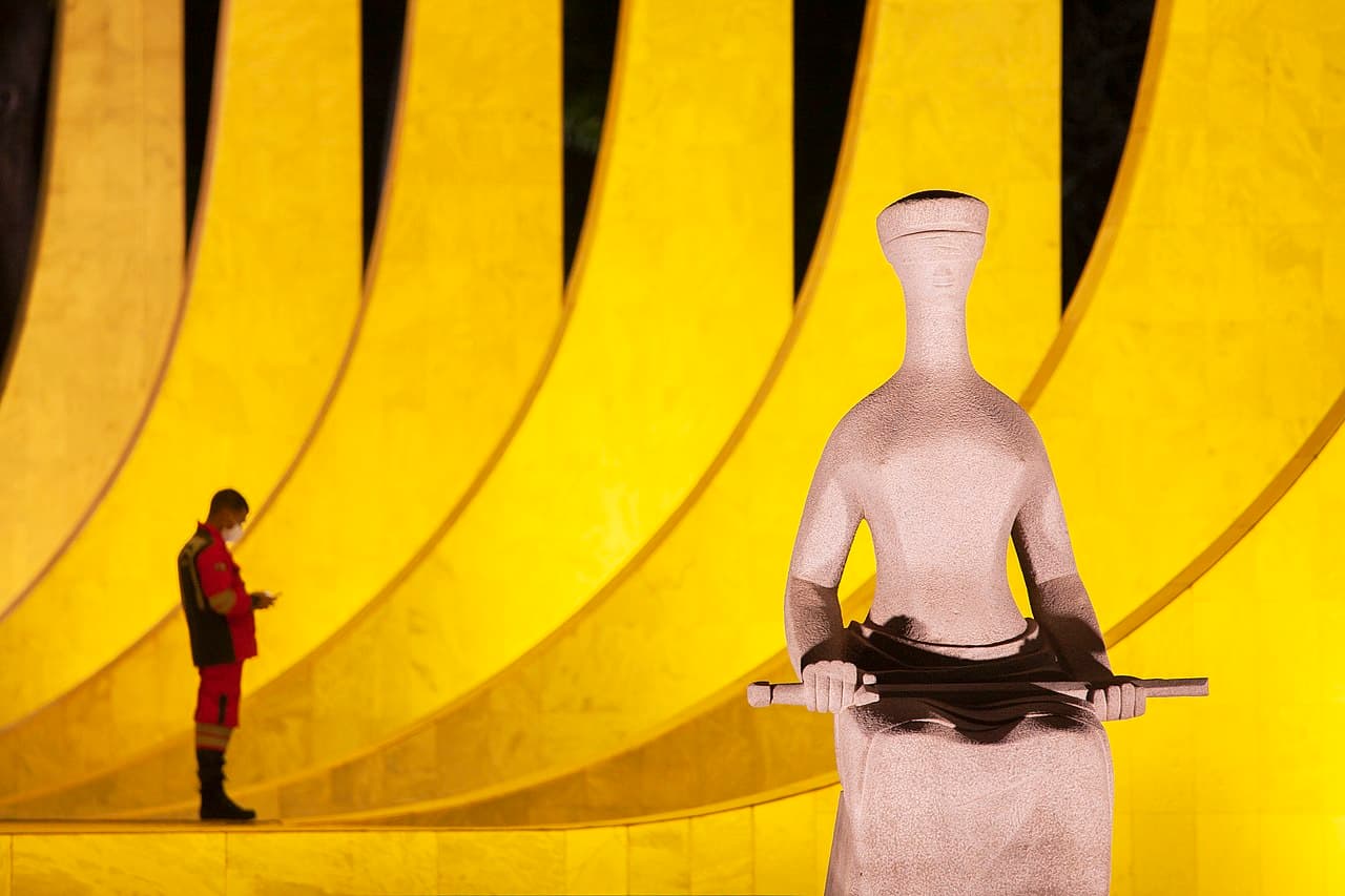 Brazil STF Resumes Vote on Clean Slate Law, Fate of Convicted Politicians Hangs in Balance
