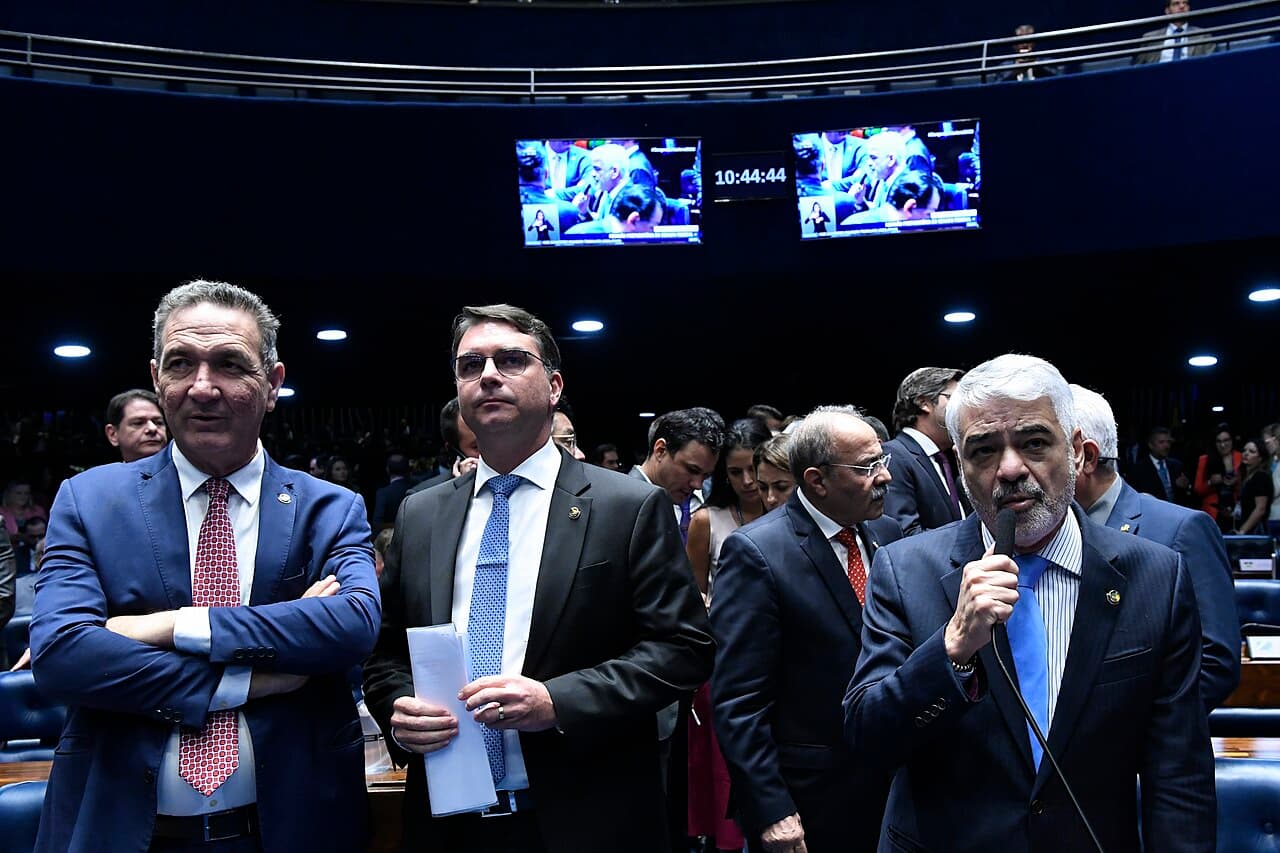 Flávio Bolsonaro Economists Propose 'Fiscal Shock' to End Brazil’s 'Public Spending Alcoholism'