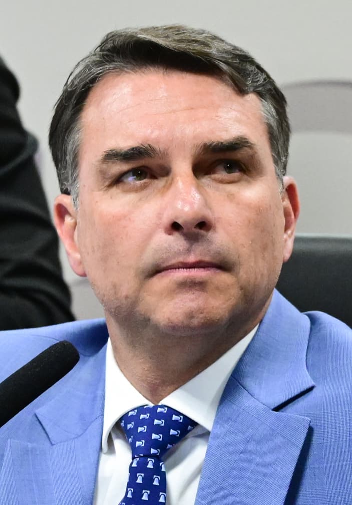 Flávio Bolsonaro Seizes Debate Chaos to Rally for First-Round Win