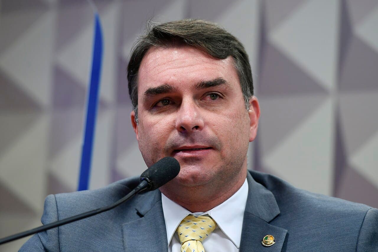 Flávio Bolsonaro Vows to Replace Five Supreme Court Justices, Calls Target a 'Rotten Orange'
