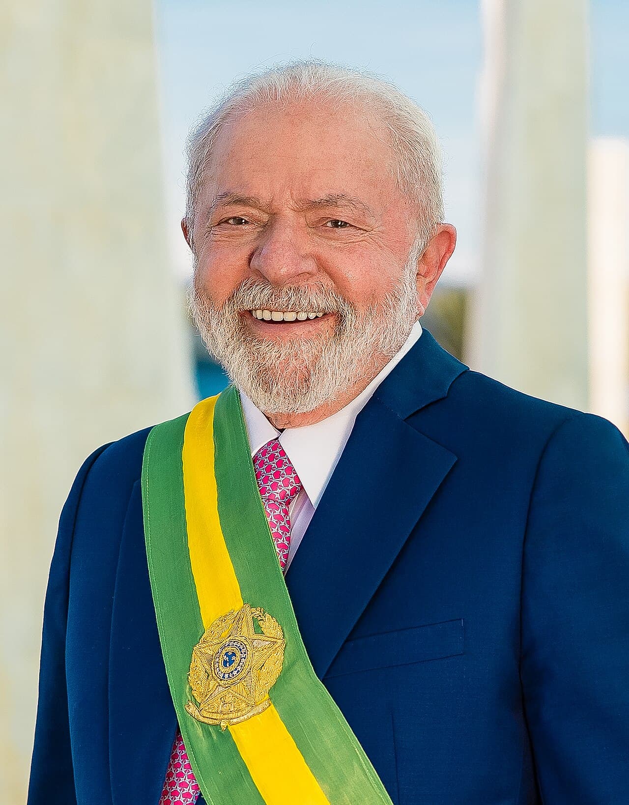 Lula Administration Approves 15% Bolsa Família Hike Weeks Before Election Runoff